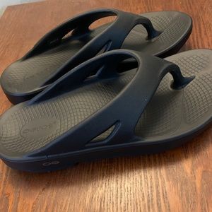 OOFOS Women’s OOriginal Sandal Black Size 11